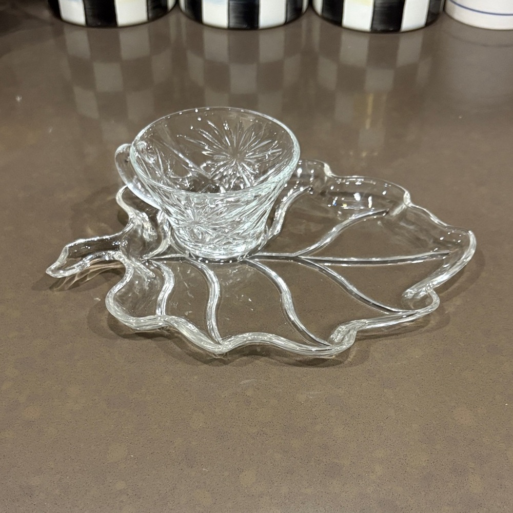4 sets of pre-loved Glass Leaf-Shaped Dish with Cup